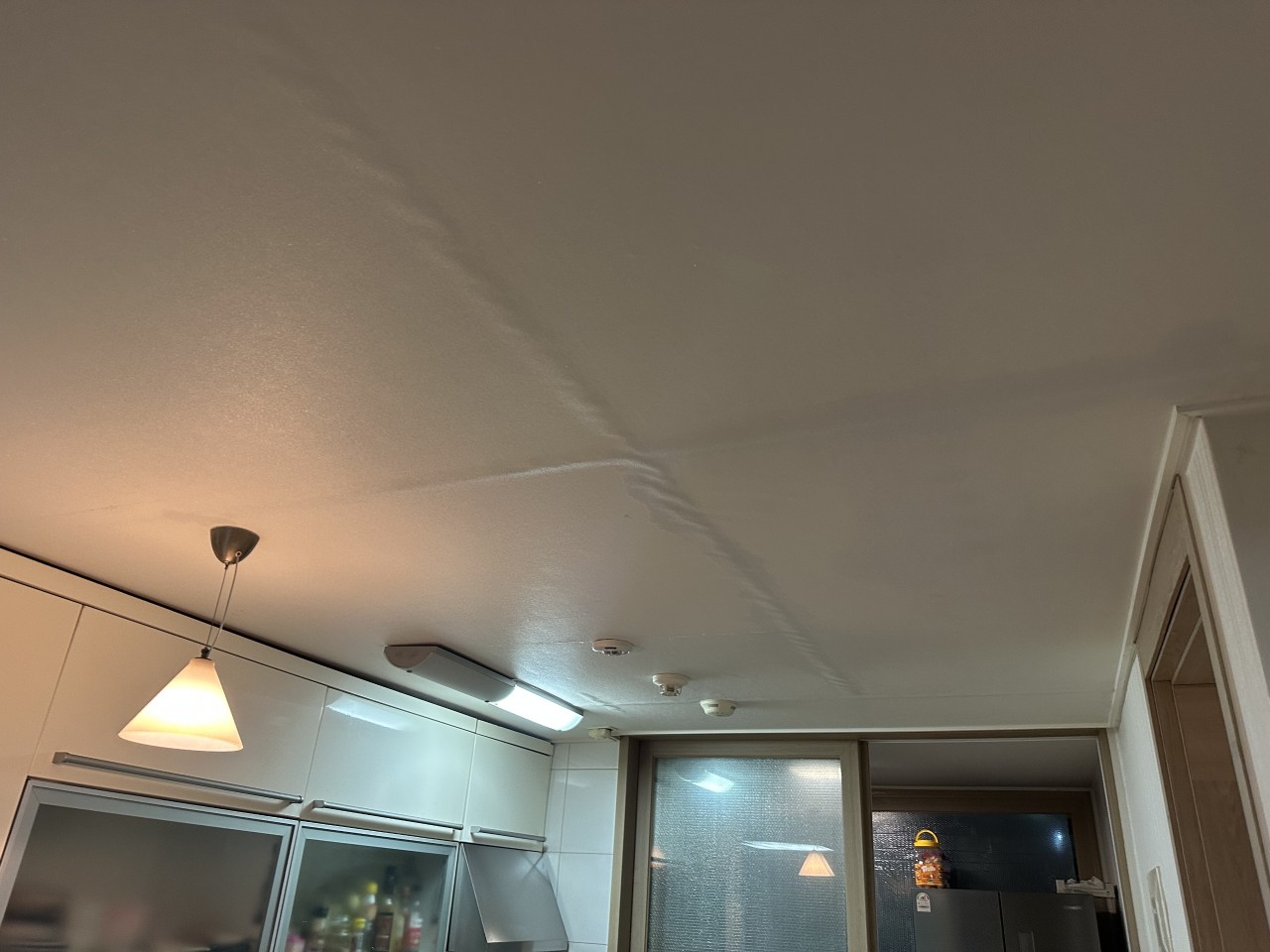 누수 피해 복구 전 건조와 교체 순서, 어디까지 말려야 할까